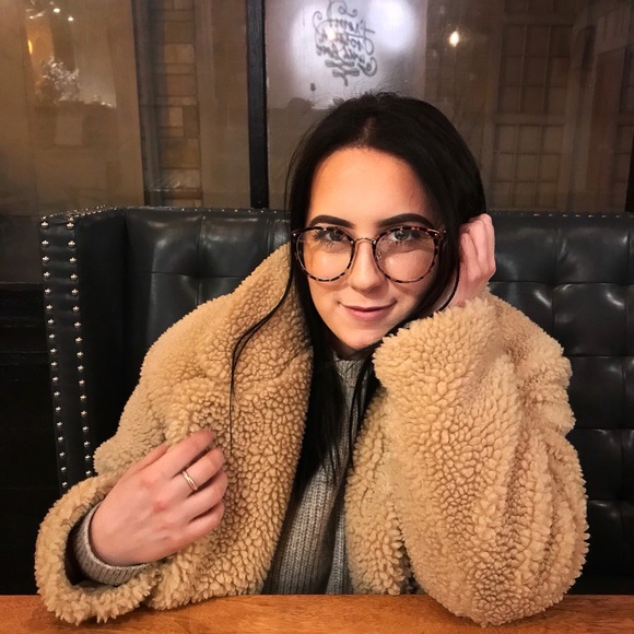 Meet your Posher, Sia - Picture 2 of 7